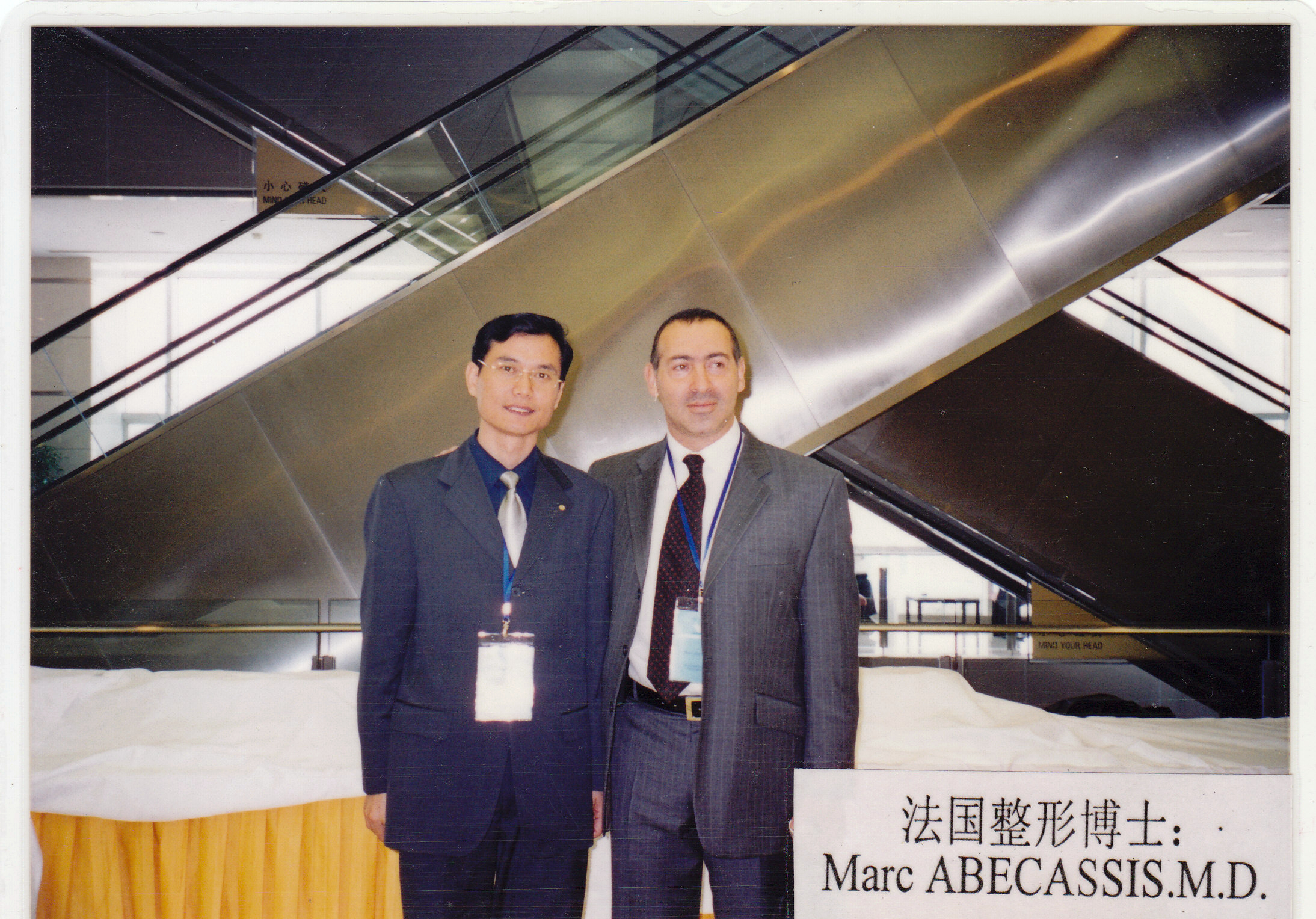 曾浩主任取出面部生长因子