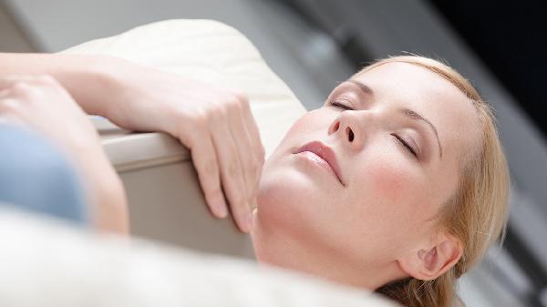 光子嫩肤5次后有红血丝正常吗